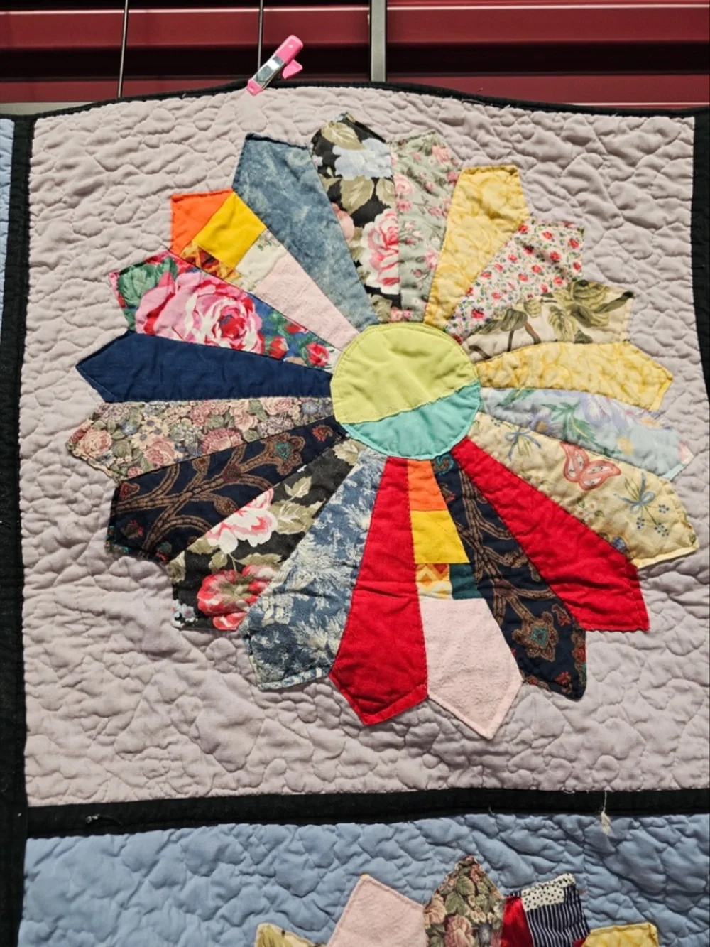 Vintage Handmade Dresden Plate Quilt